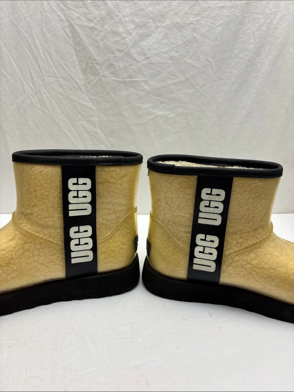 UGG Cream Shearling-Lined Boot Interior, SZ 5 for big girl, box 65